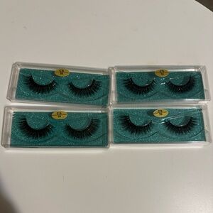 Set of 4 Pairs of Black False Eyelashes with lash tool